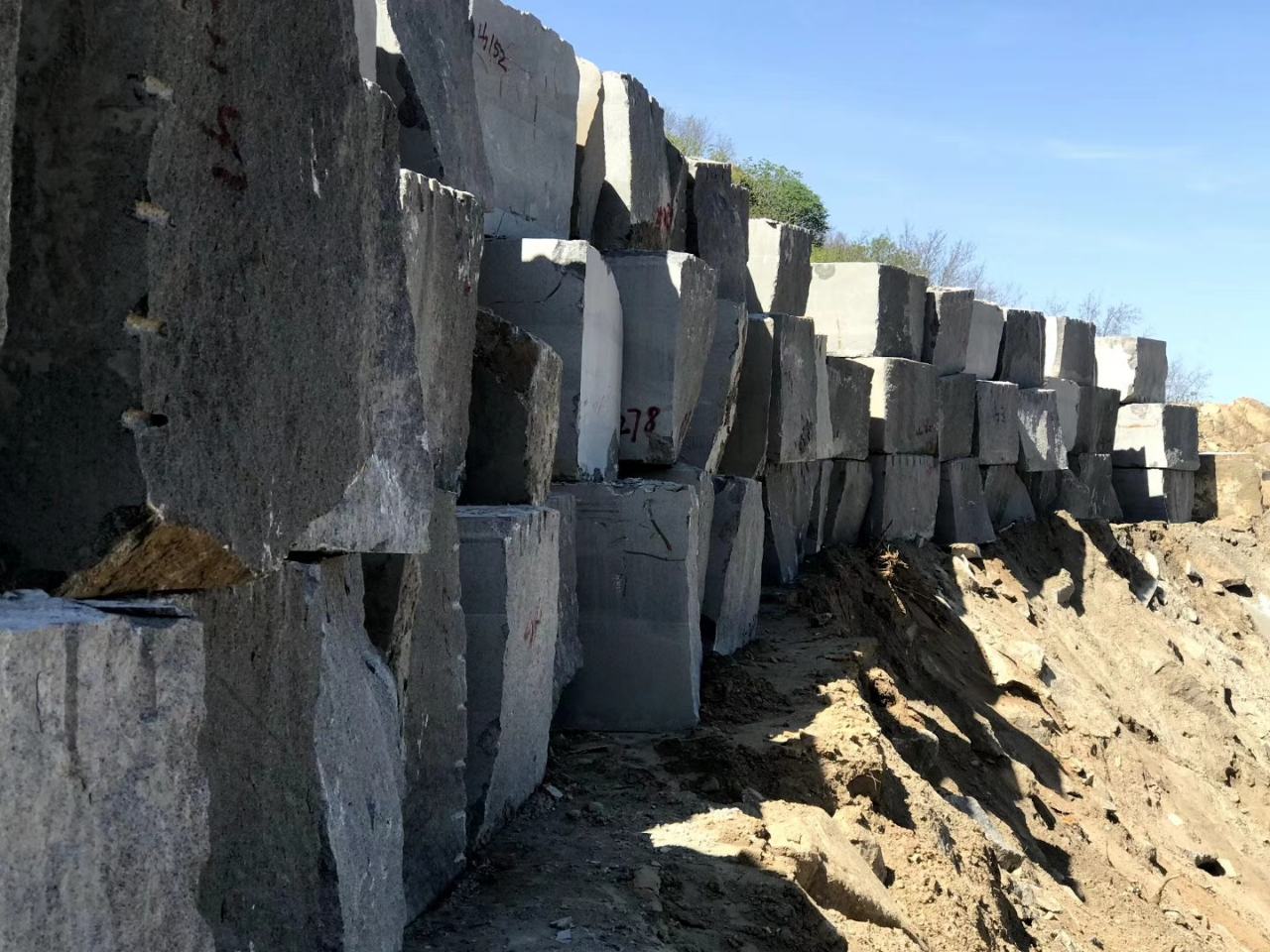 矿山荒料直销大量供应(新654,芝麻黑,芝-供应信息-中国石材网