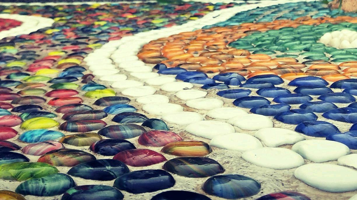 小区公园健身石子路铺装用黑白彩色石子,彩色鱼缸石,水族砂,各色水洗