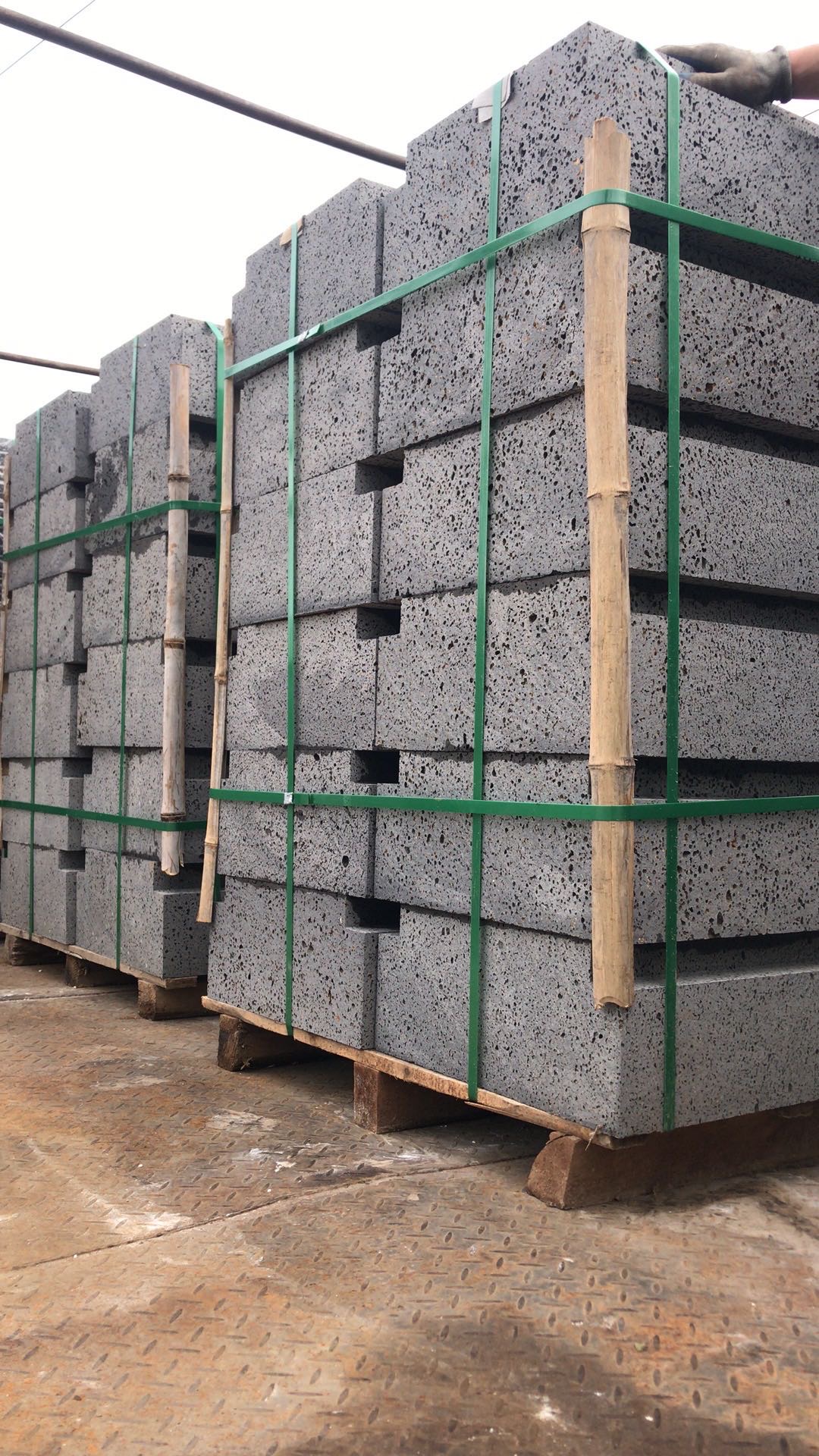 火山岩黑洞石,中国黑源头直销13959386926-供应信息-中国石材网