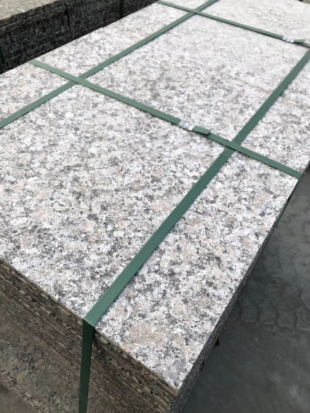 低价出售梨花红火烧板