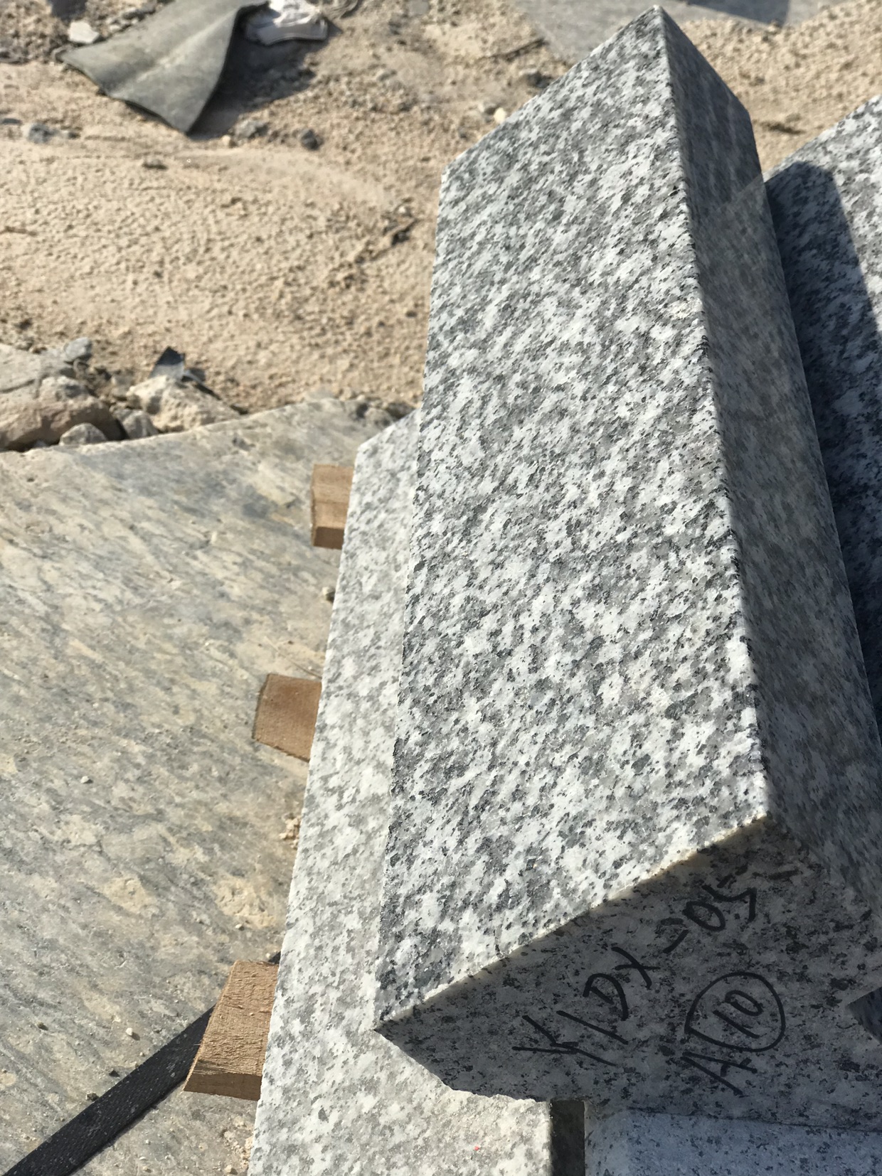 本厂主营浪花白(海浪花),蓝钻(芝麻灰)-供应信息-中国石材网