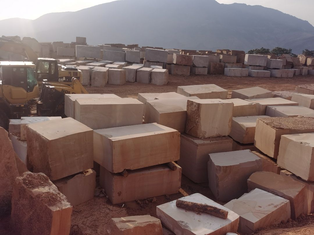 现有大量沙岩荒料出售-特价信息-中国石材网