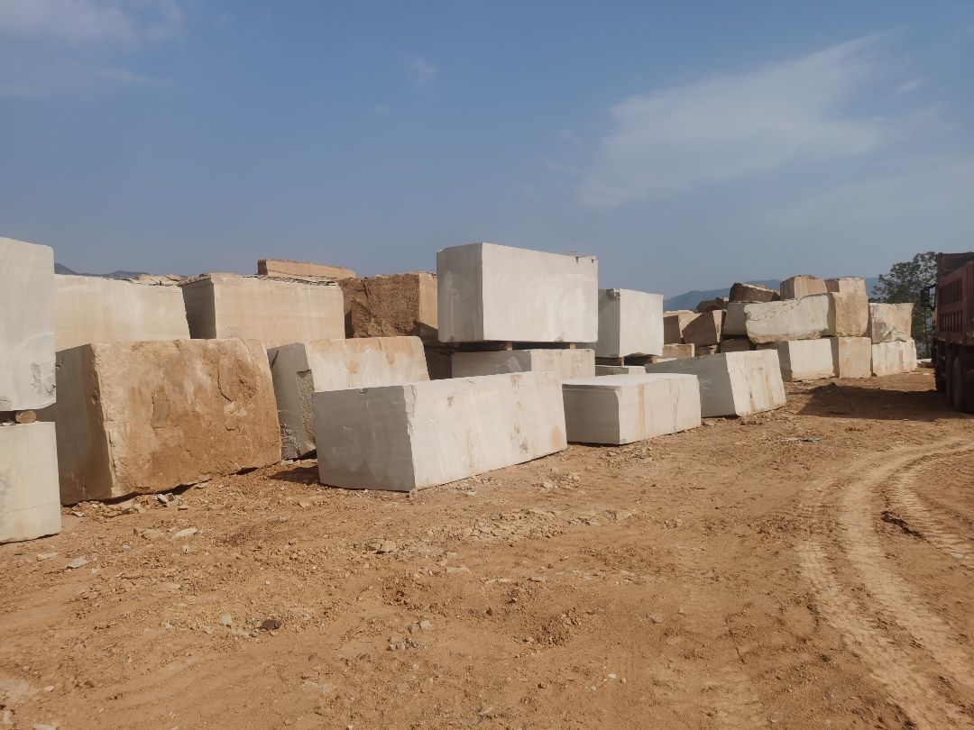 现有大量沙岩荒料出售-特价信息-中国石材网